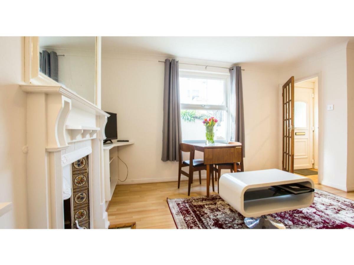 Elegant 1BDR w/private garden in vibrant Brighton Appartement Buitenkant foto