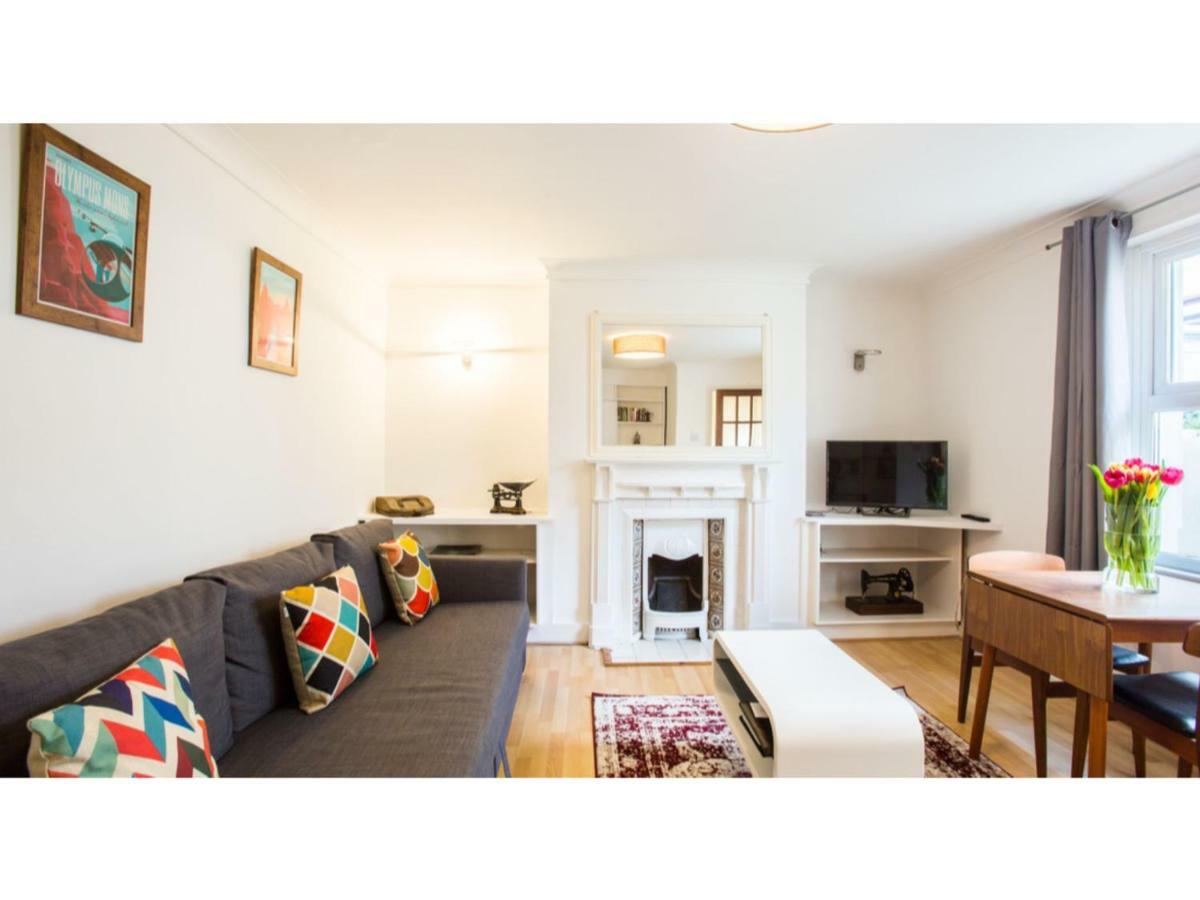 Elegant 1BDR w/private garden in vibrant Brighton Appartement Buitenkant foto